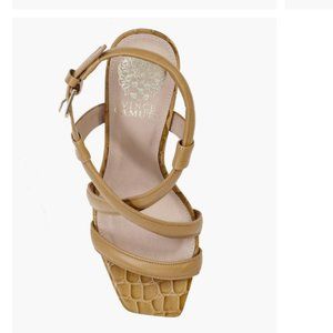 $69 NWT (8.5) VINCE CAMUTO Leather Strap Sandal